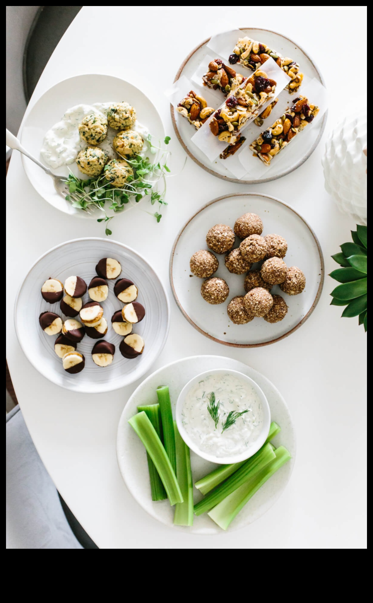 Nosh Now: Rețete de gustări irezistibile pe care să le satisfacă